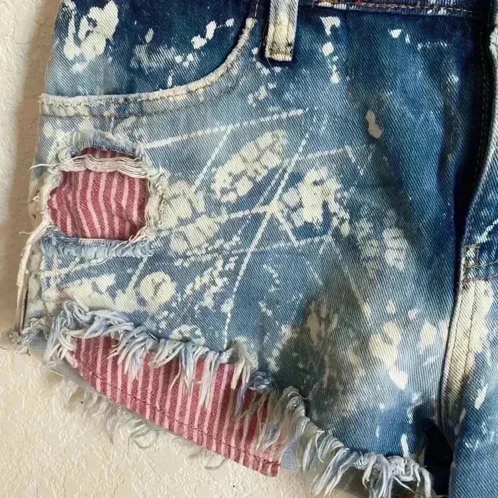 Free People Shibori Tribal Bleach Wash Frayed Hem Micro Denim Shorts Size 28